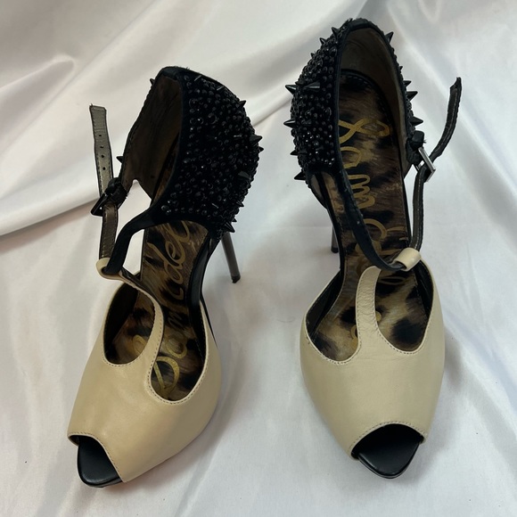 Sam Edelman Shoes - Sam Edelman Scarlett Nude and Black Spikey Heels, size 6